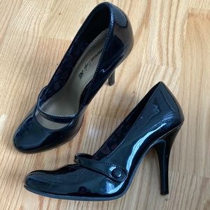 *LAST CHANCE. DONATING AT END OF YEAR* Black Mary Jane Pumps